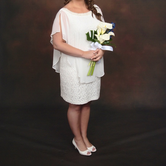 Short white dress - Picture 3 of 3